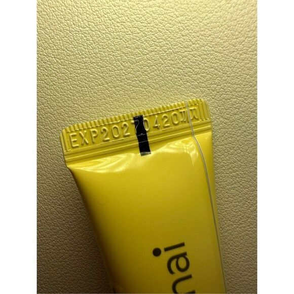 shaishaishai - BANANA Spot Calming Cream - Color Yellow 15g - Picture 3 of 4